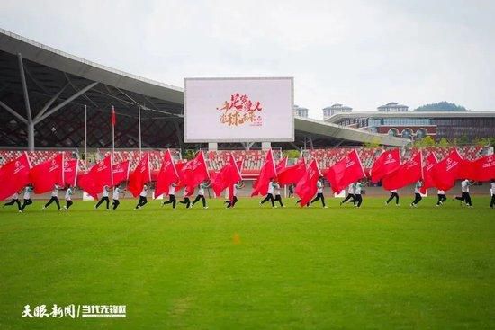 比起练霓裳波澜不惊的冷酷外表，奸佞魏公公（徐少强 饰）的表情则稍显凝重